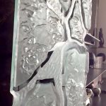 !פסל מדהים מזכוכית עם דמויות פרצופים ואלמנטים מודבקים מזכוכית