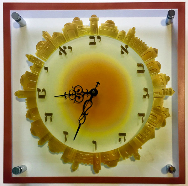 שעונים גדולים מזכוכית